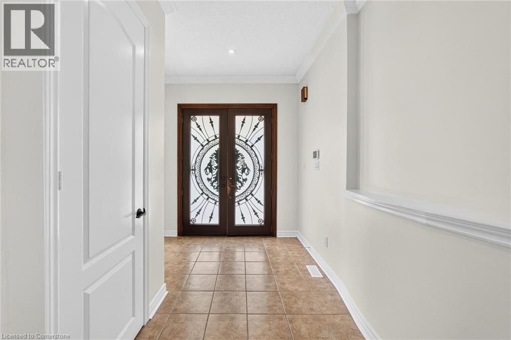 Photo 4 of 3322 Fox Run Circle, Oakville ON