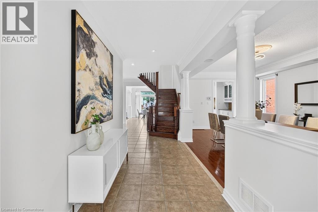 Photo 7 of 3322 Fox Run Circle, Oakville ON