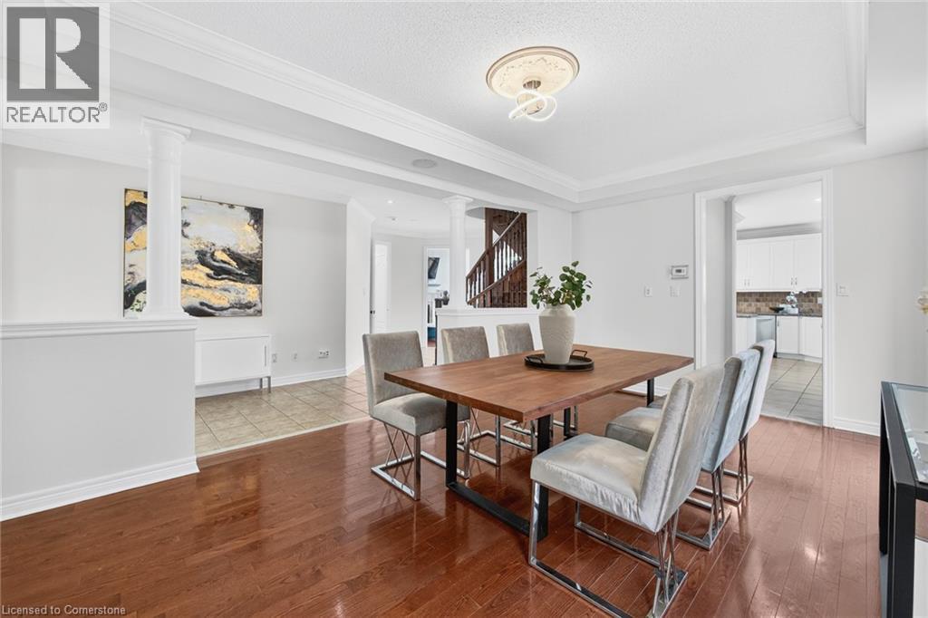 Photo 8 of 3322 Fox Run Circle, Oakville ON