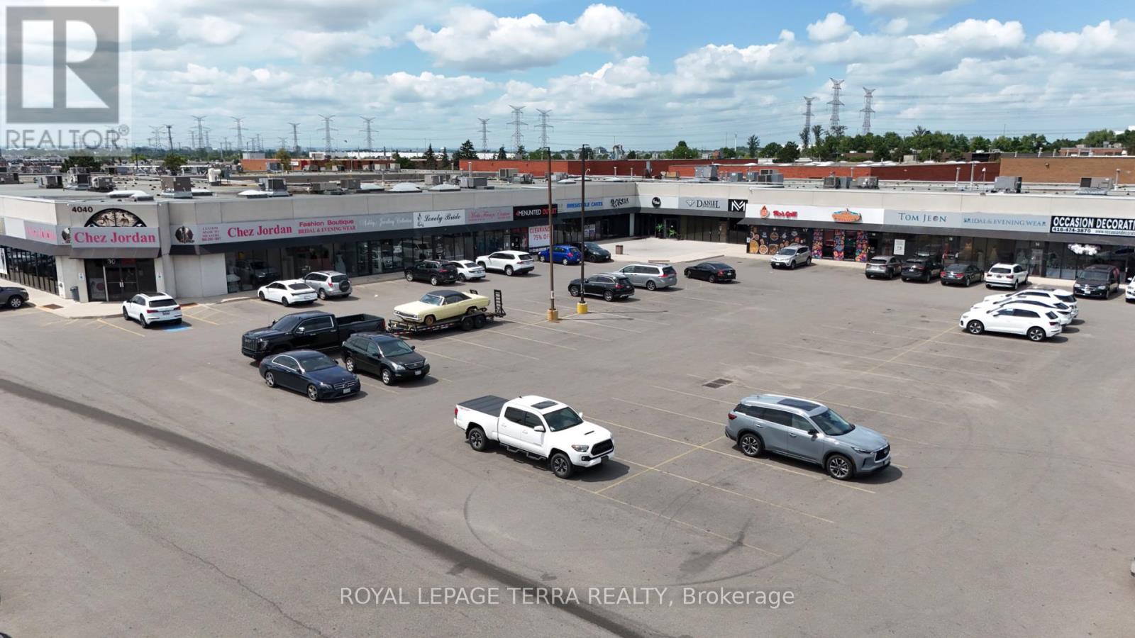 Photo 6 of 12 4040 Steeles Avenue W, Vaughan ON