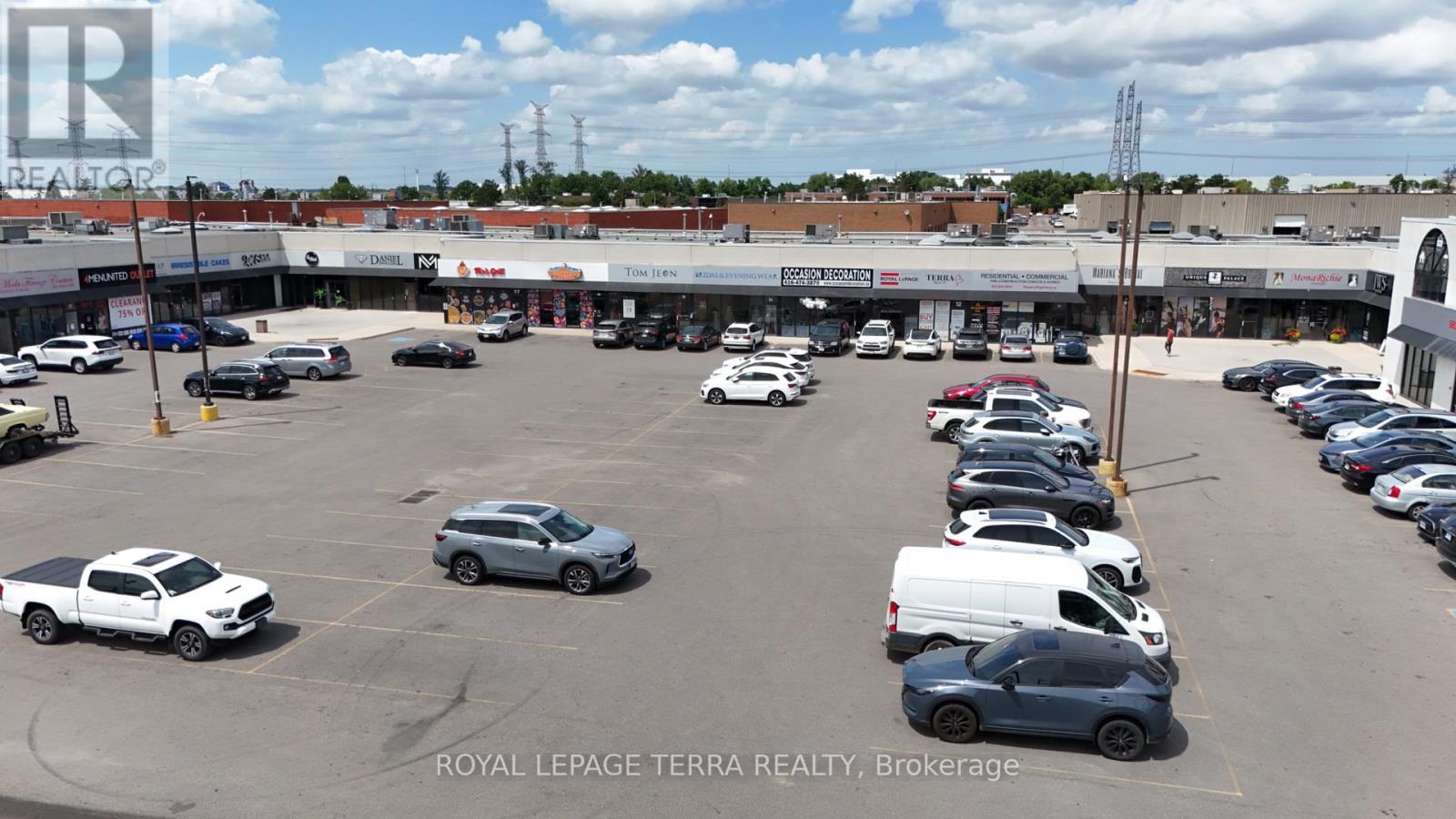 Photo 5 of 12 4040 Steeles Avenue W, Vaughan ON