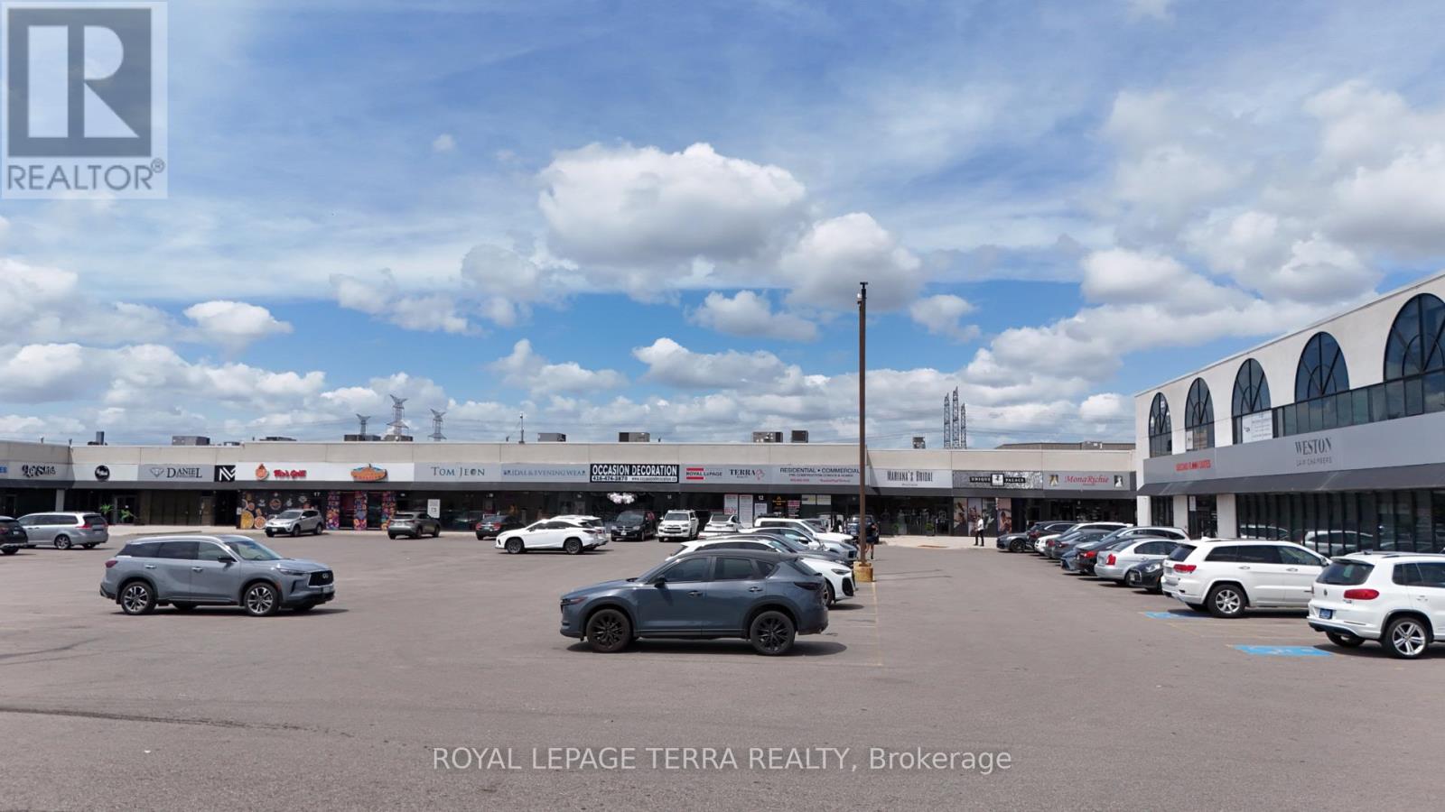 Photo 3 of 12 4040 Steeles Avenue W, Vaughan ON