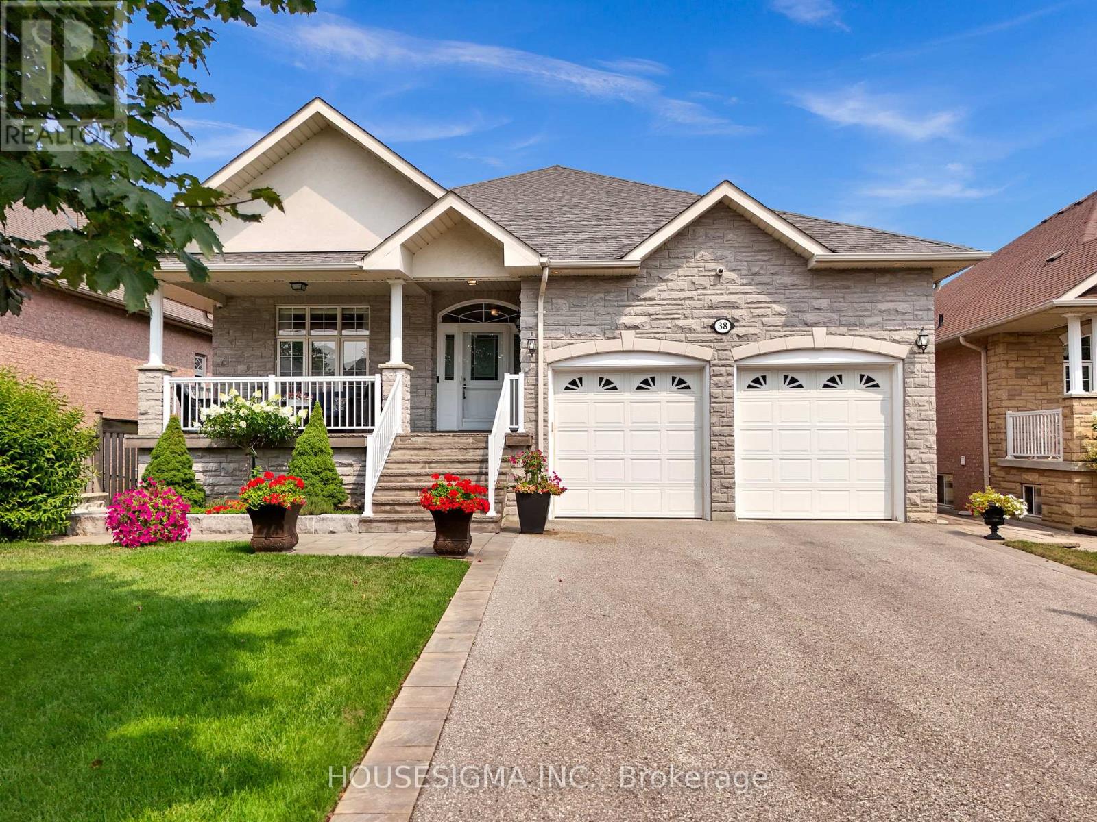 Photo 1 of 38 Pairash Avenue, Richmond Hill ON