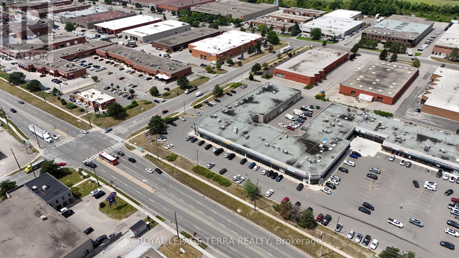 Photo 8 of 12 4040 Steeles Avenue W, Vaughan ON