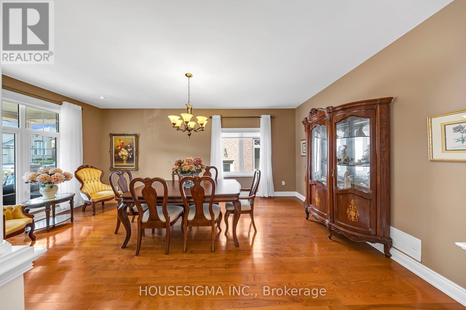 Photo 10 of 38 Pairash Avenue, Richmond Hill ON