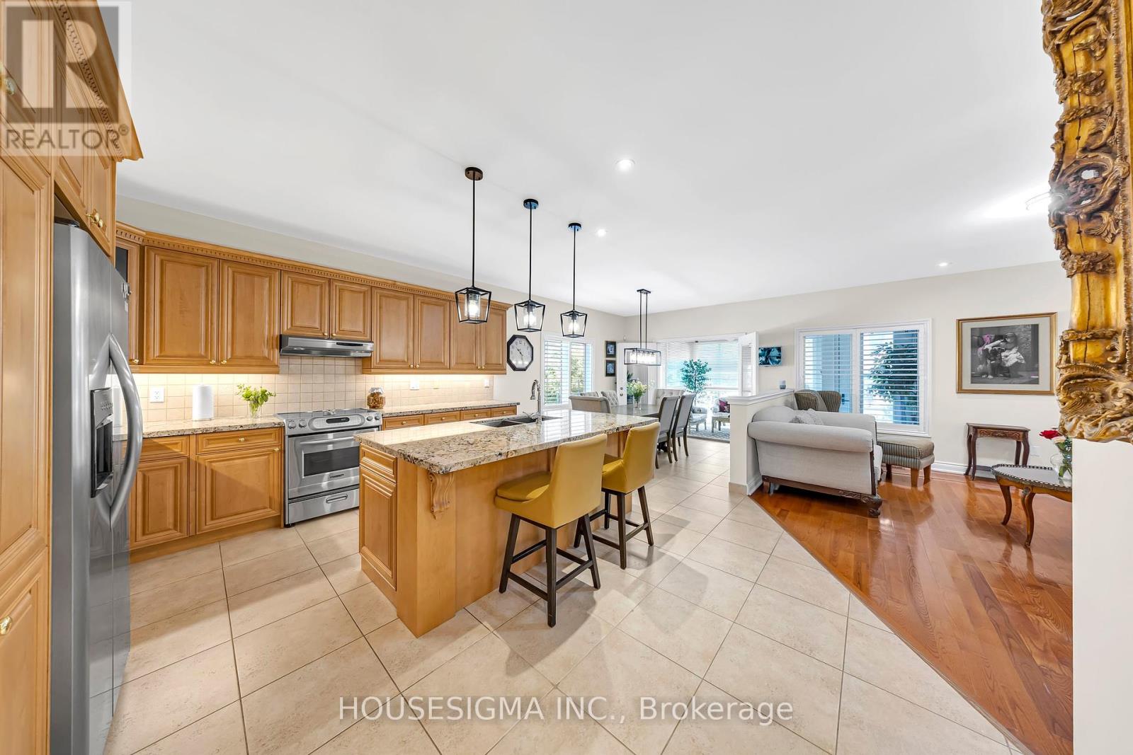 Photo 12 of 38 Pairash Avenue, Richmond Hill ON