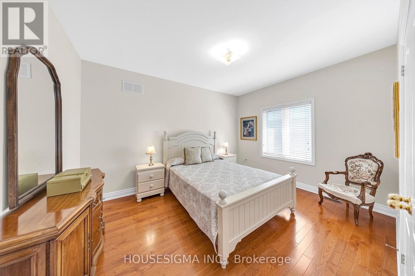 Photo 24 of 38 Pairash Avenue, Richmond Hill ON
