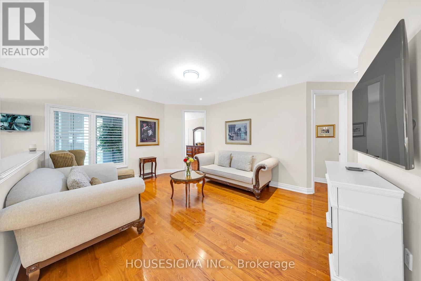 Photo 18 of 38 Pairash Avenue, Richmond Hill ON