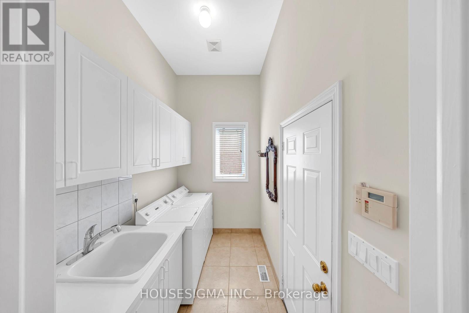 Photo 28 of 38 Pairash Avenue, Richmond Hill ON