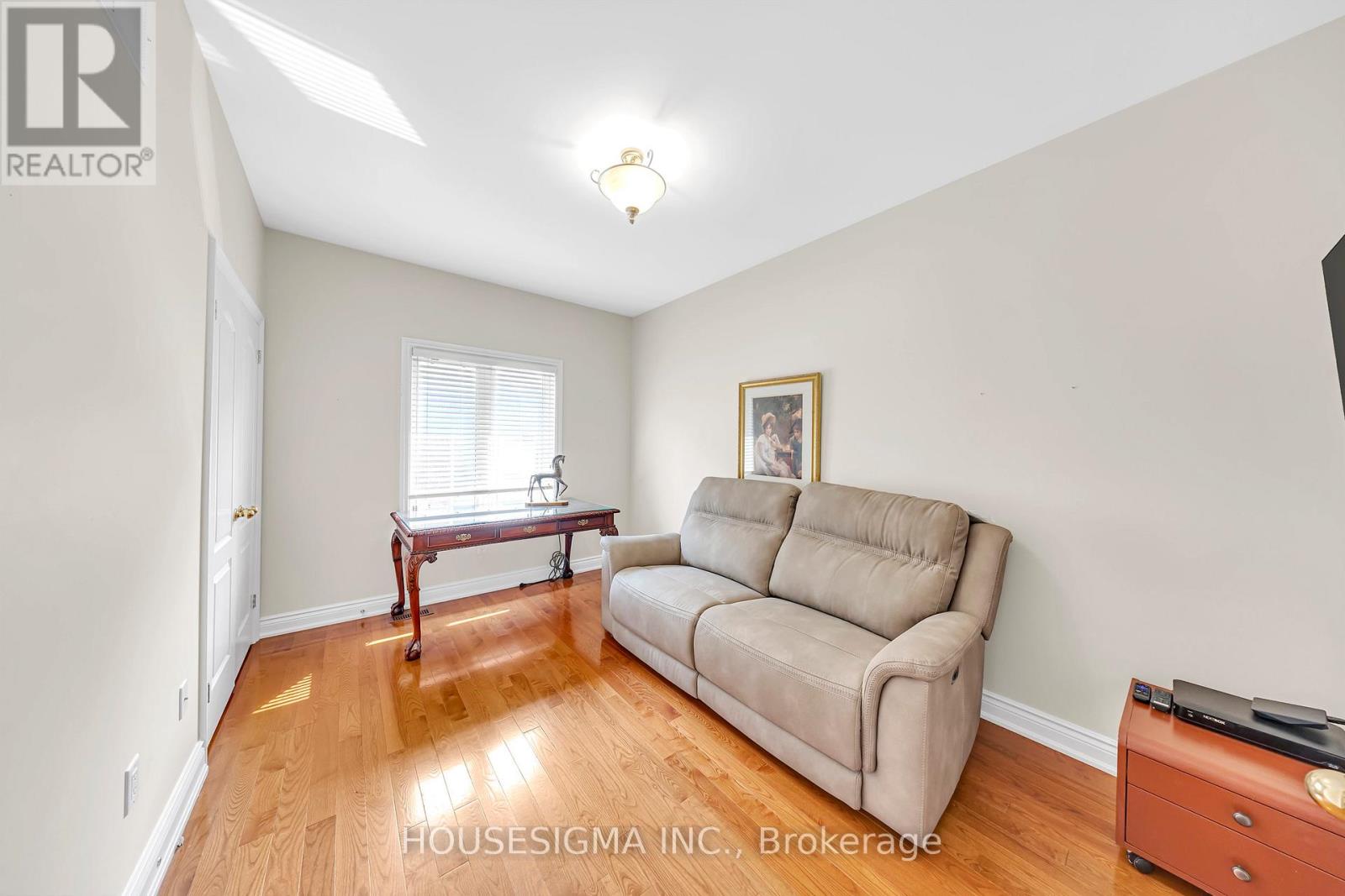 Photo 25 of 38 Pairash Avenue, Richmond Hill ON
