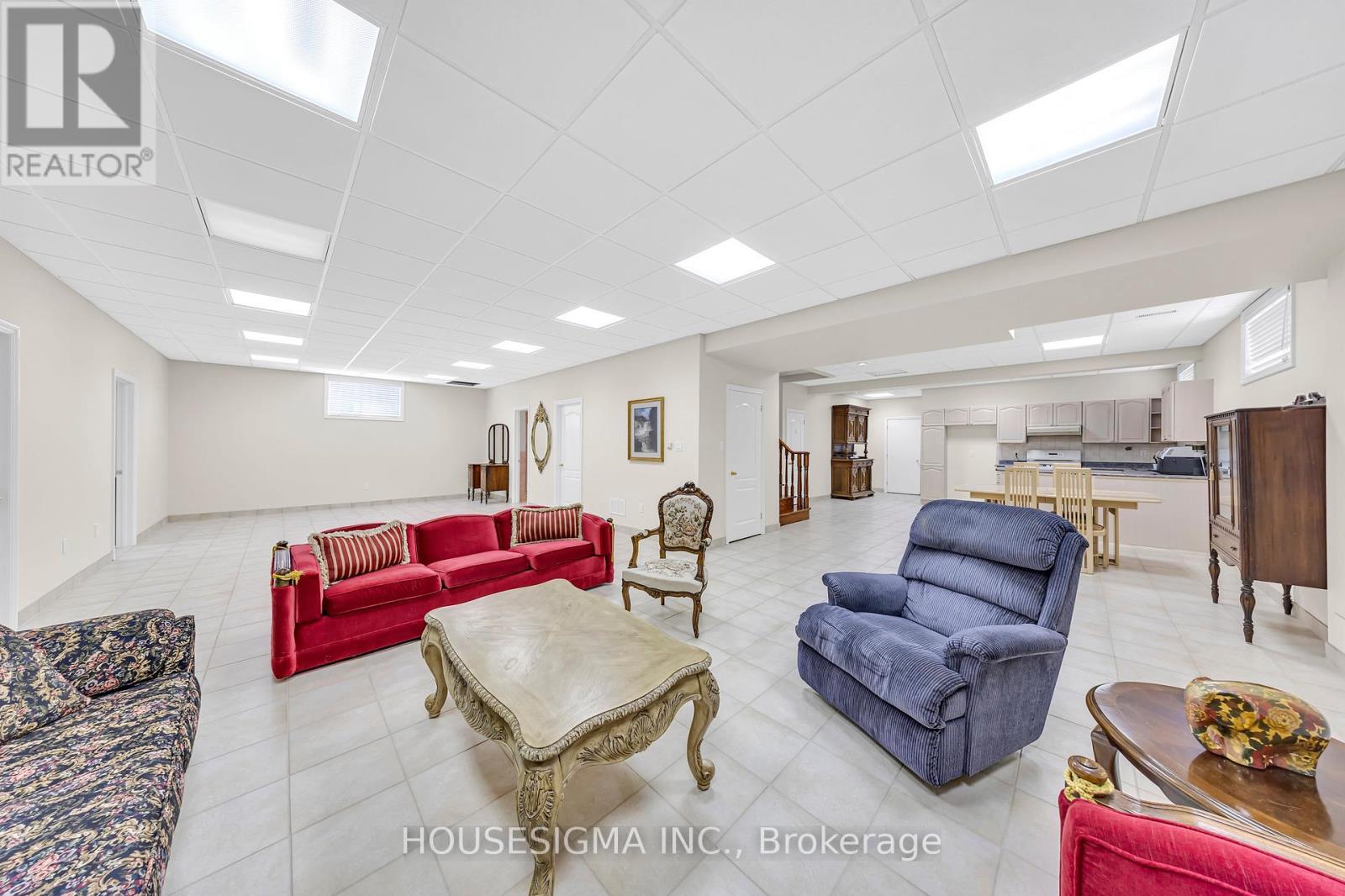 Photo 32 of 38 Pairash Avenue, Richmond Hill ON