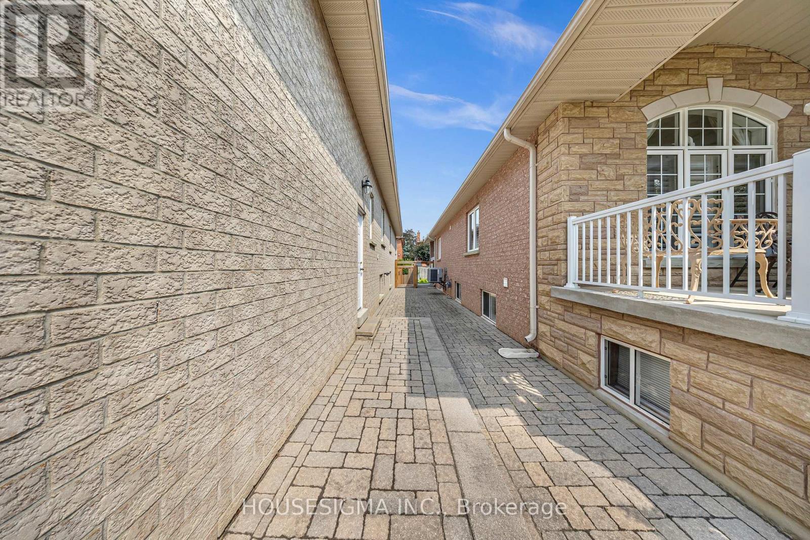 Photo 40 of 38 Pairash Avenue, Richmond Hill ON