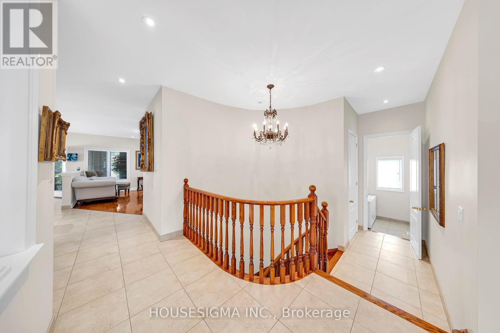 Photo 9 of 38 Pairash Avenue, Richmond Hill ON