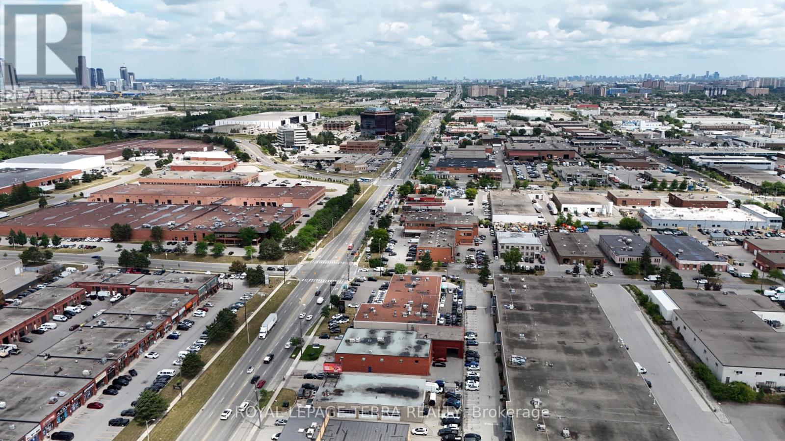 Photo 4 of 12 4040 Steeles Avenue W, Vaughan ON