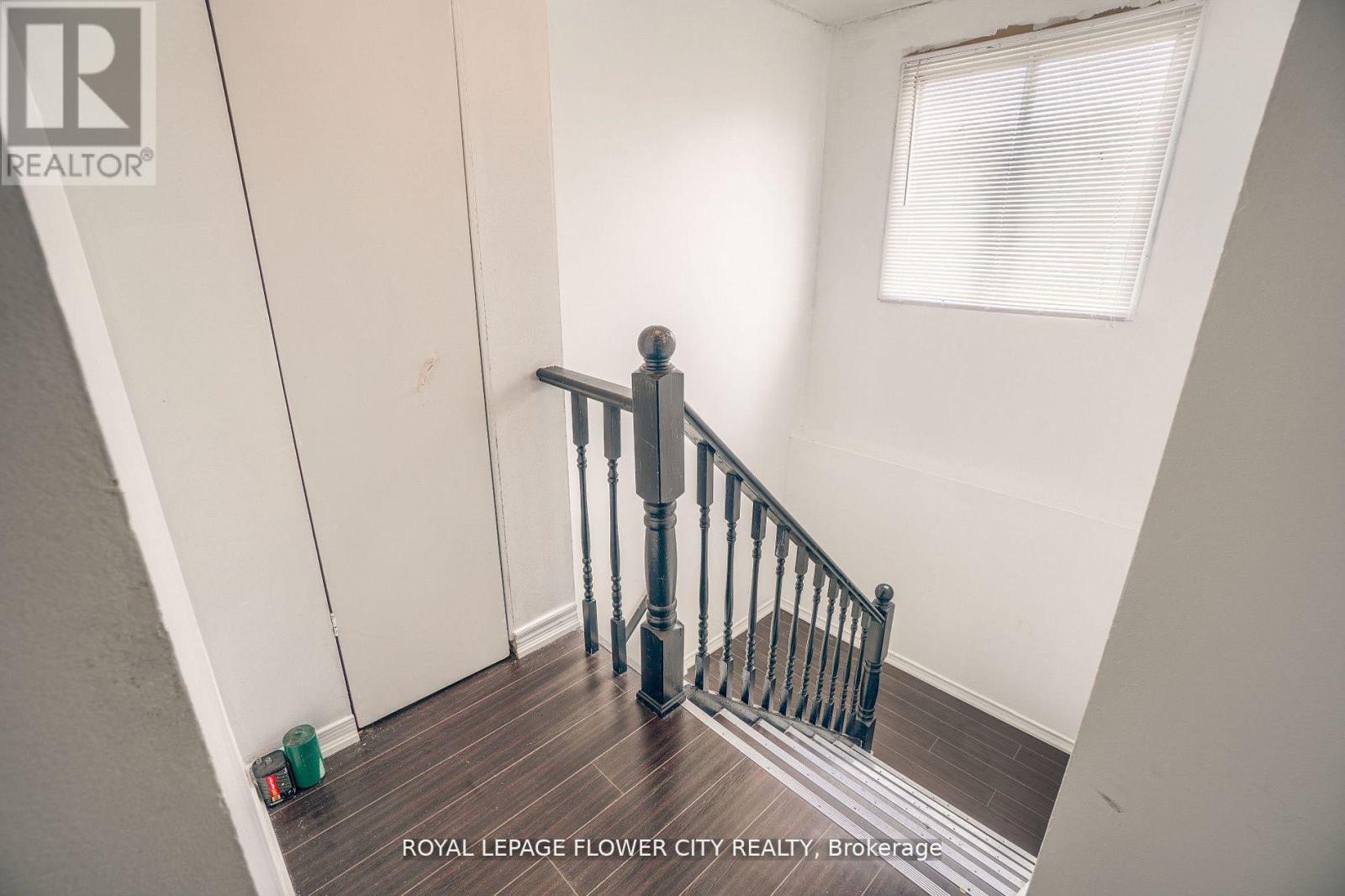 Photo 12 of 49 7475 Goreway Drive, Mississauga ON