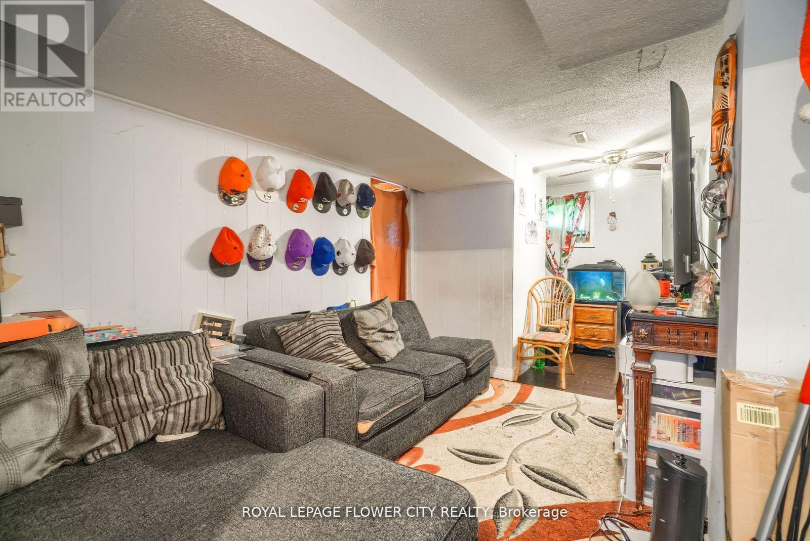 Photo 14 of 49 7475 Goreway Drive, Mississauga ON