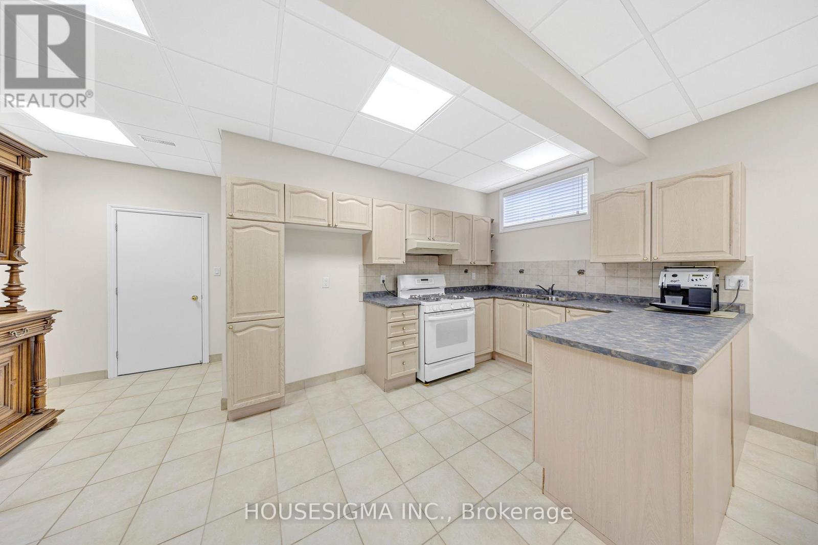 Photo 31 of 38 Pairash Avenue, Richmond Hill ON