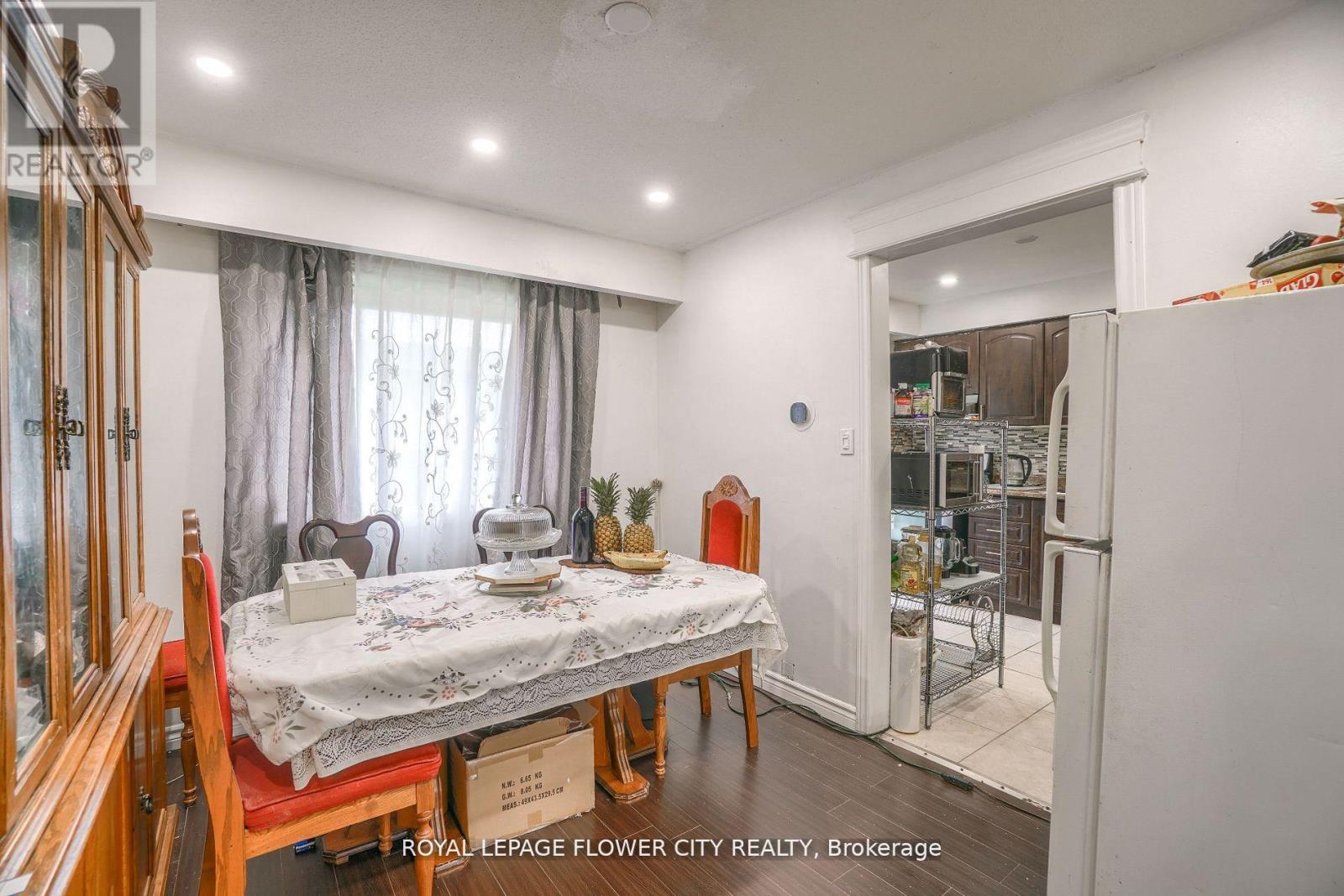 Photo 18 of 49 7475 Goreway Drive, Mississauga ON