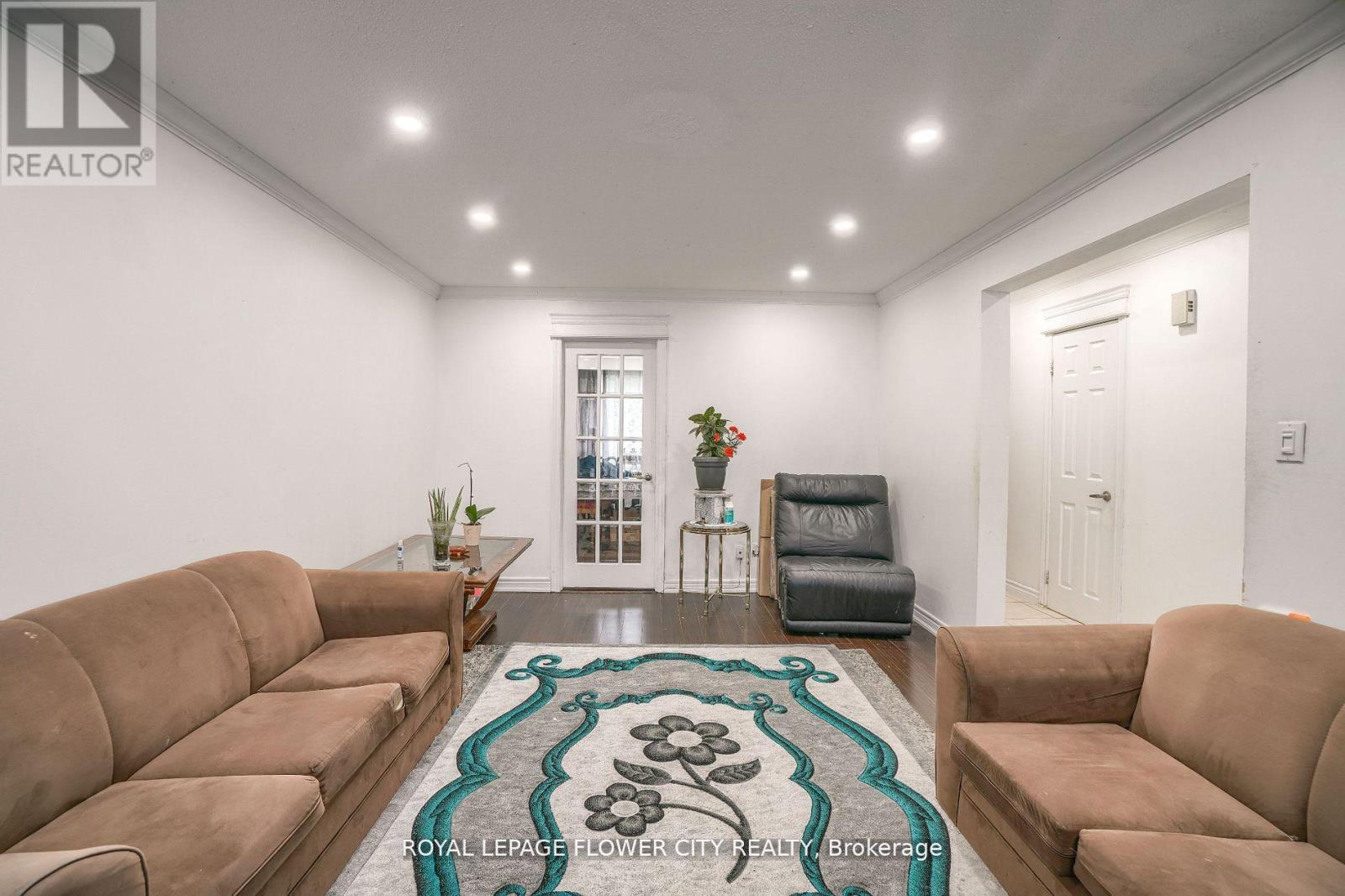 Photo 3 of 49 7475 Goreway Drive, Mississauga ON