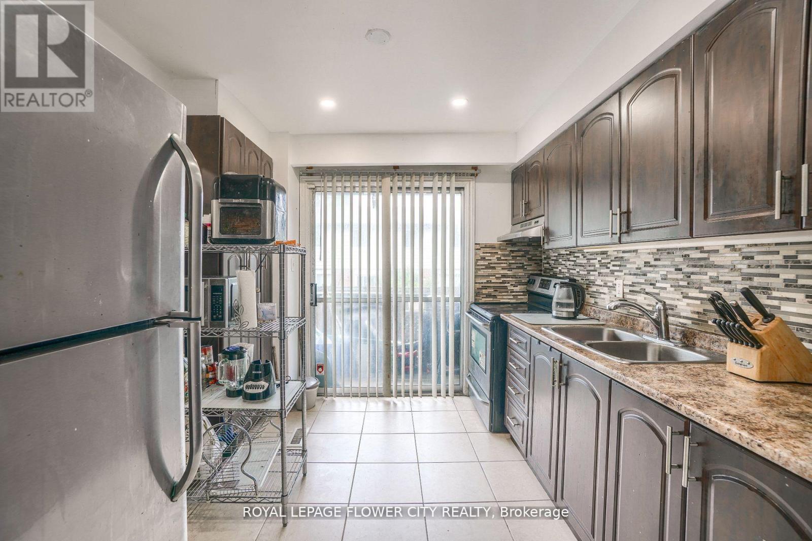 Photo 24 of 49 7475 Goreway Drive, Mississauga ON