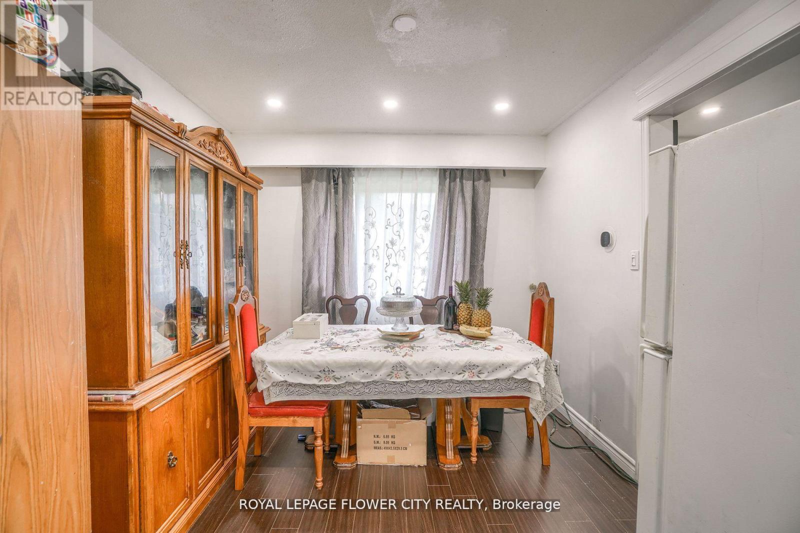 Photo 4 of 49 7475 Goreway Drive, Mississauga ON