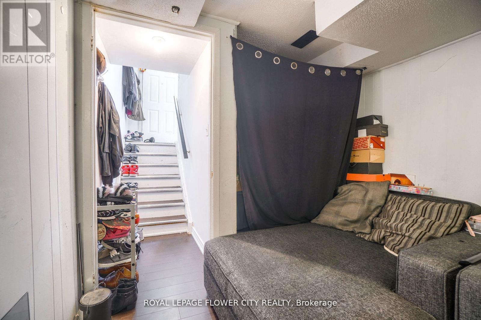 Photo 6 of 49 7475 Goreway Drive, Mississauga ON