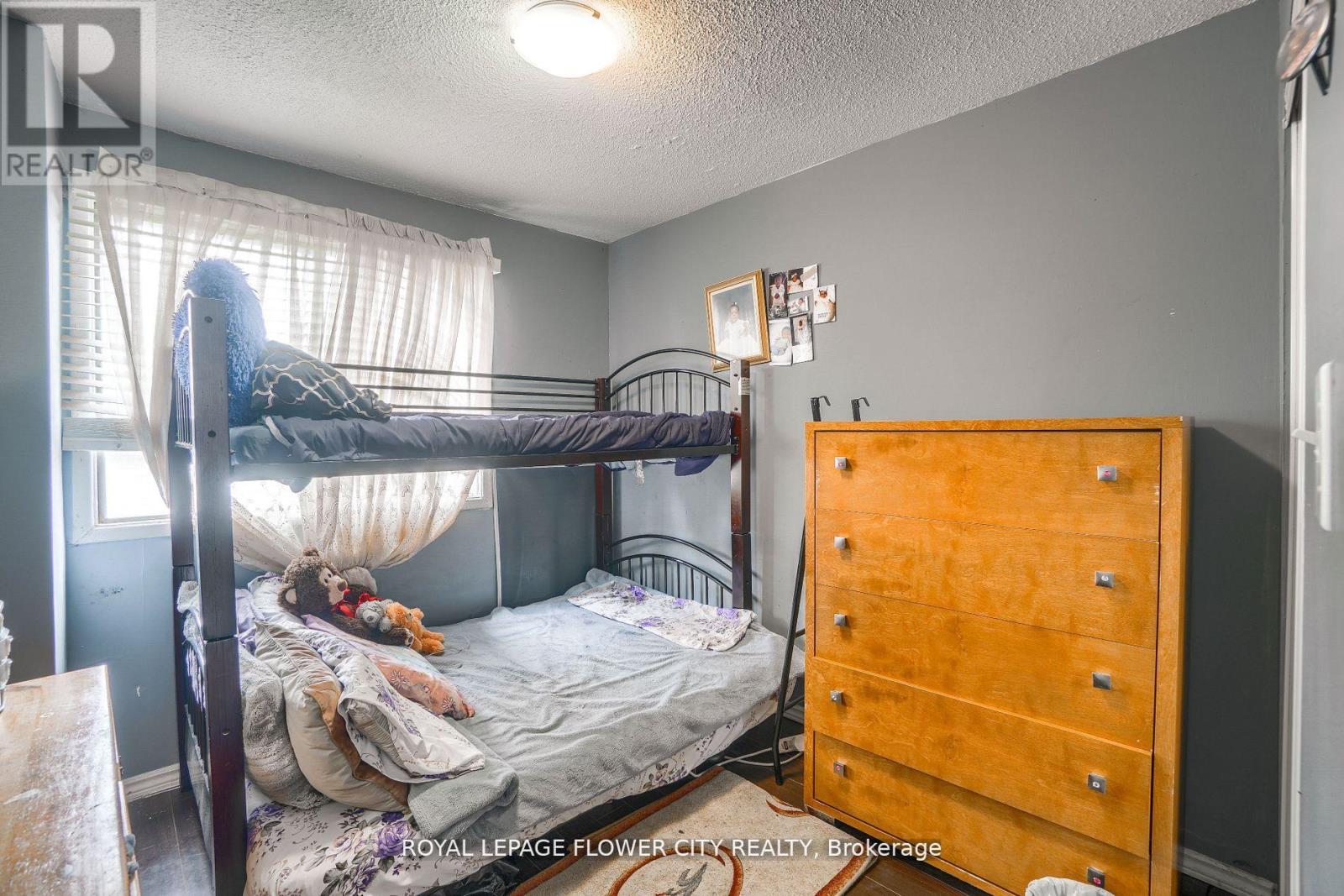 Photo 1 of 49 7475 Goreway Drive, Mississauga ON