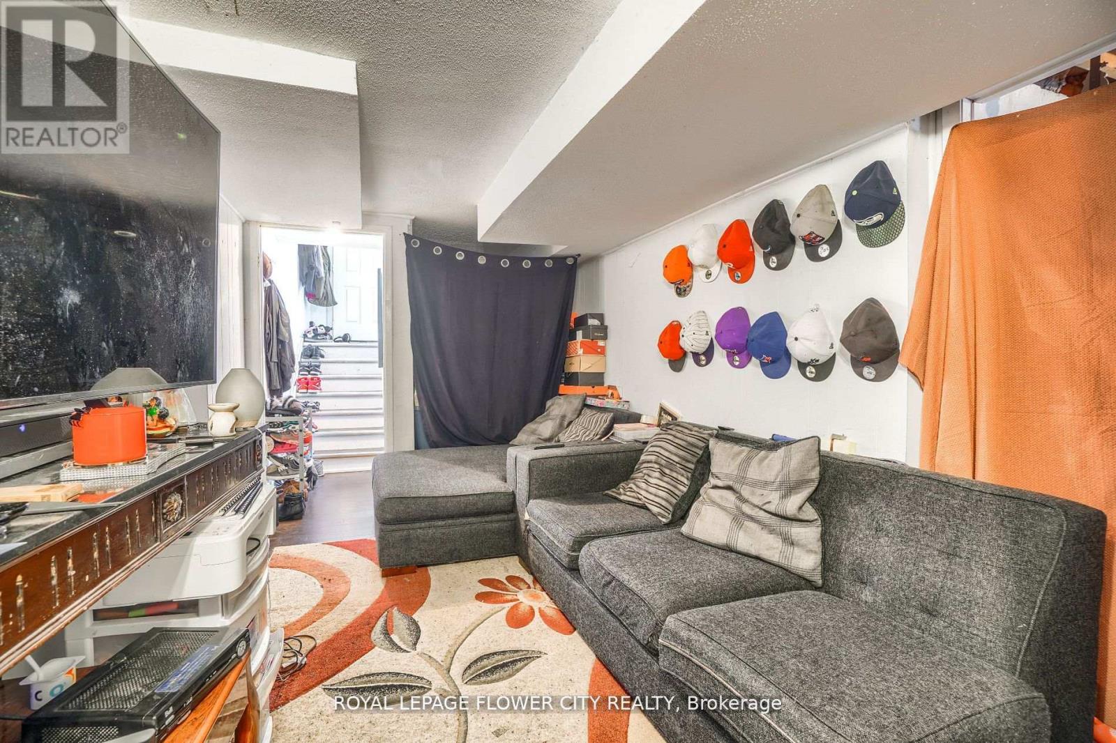 Photo 23 of 49 7475 Goreway Drive, Mississauga ON