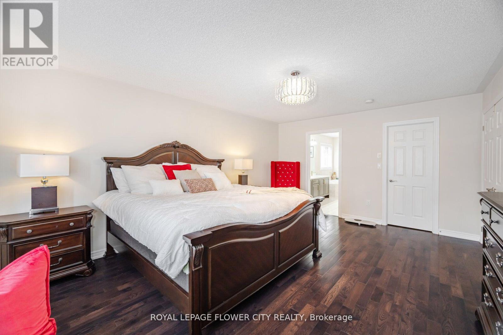 Photo 33 of 457 Dougall Avenue, Caledon ON