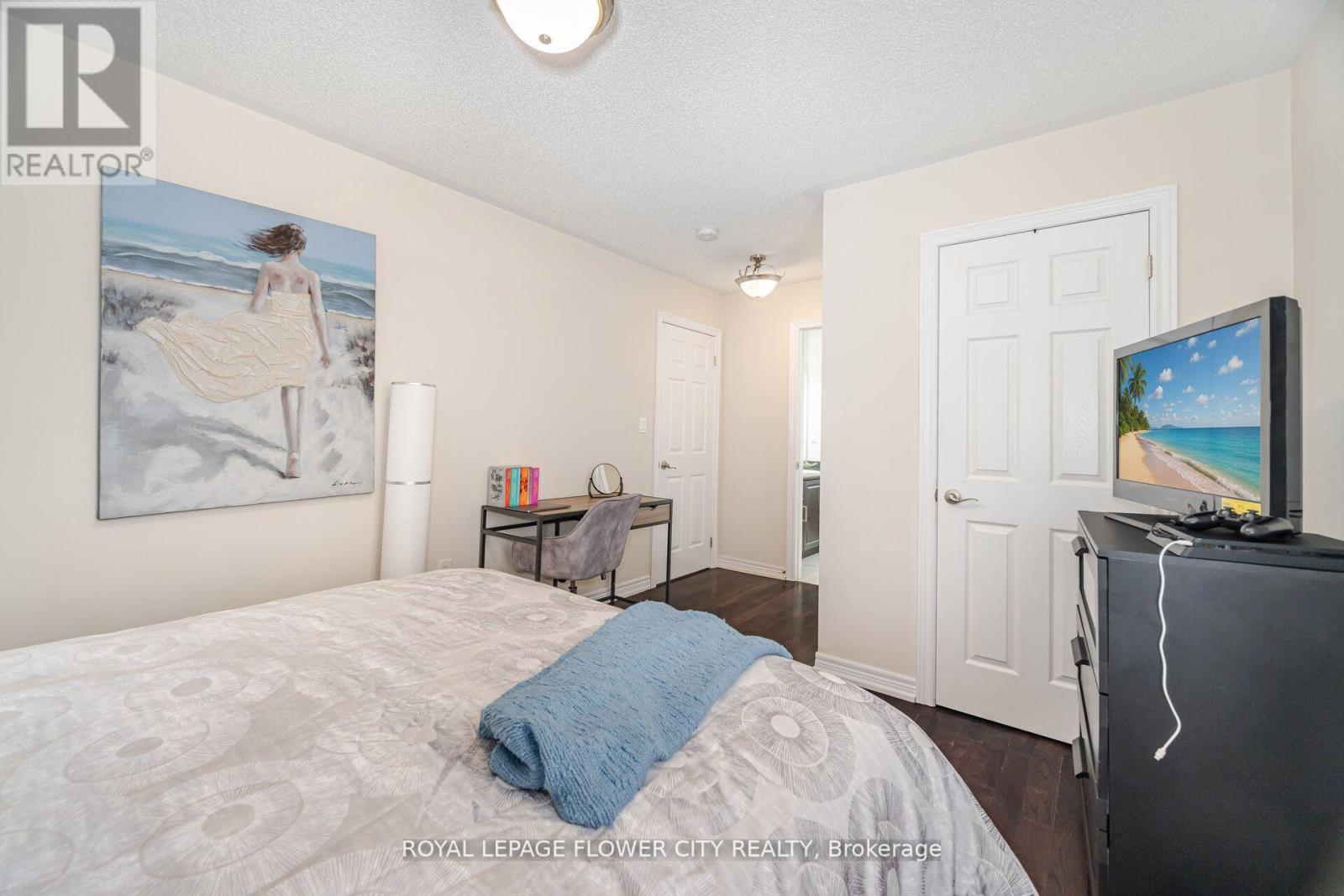 Photo 41 of 457 Dougall Avenue, Caledon ON