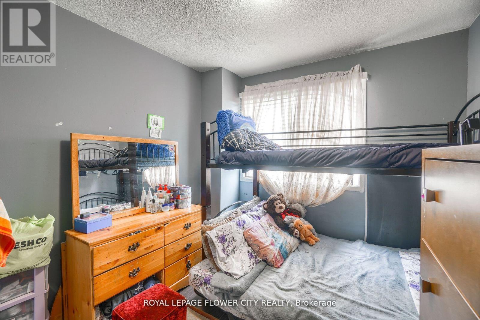 Photo 30 of 49 7475 Goreway Drive, Mississauga ON