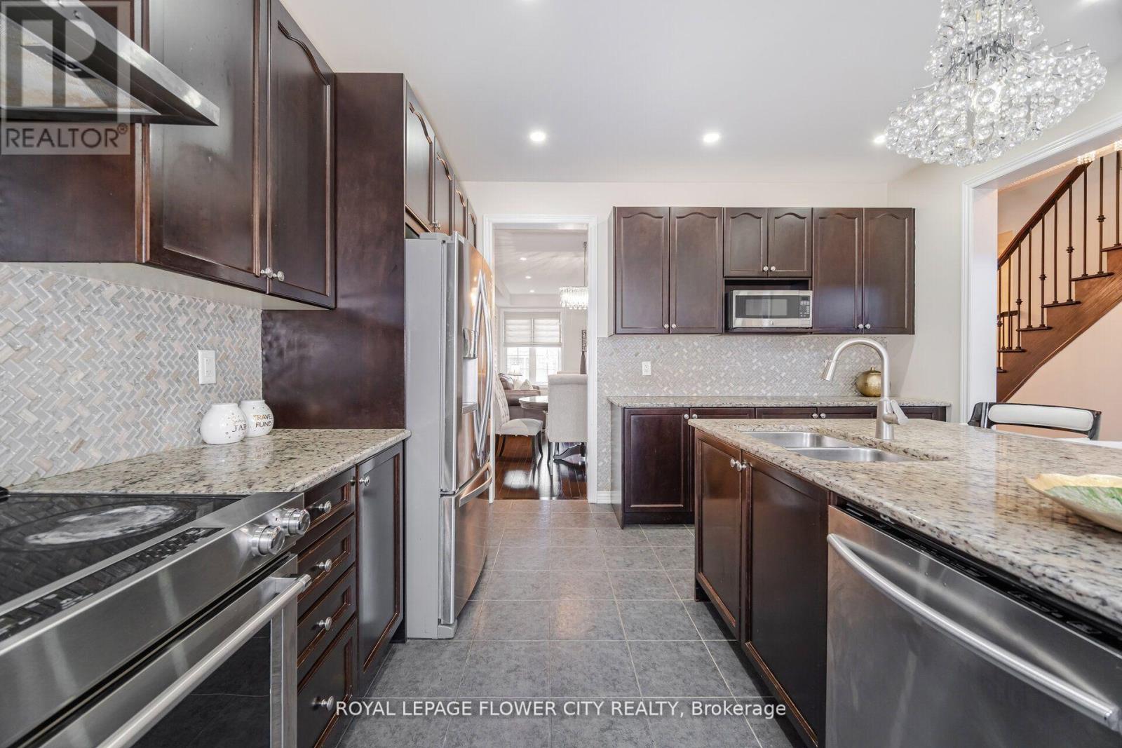 Photo 14 of 457 Dougall Avenue, Caledon ON