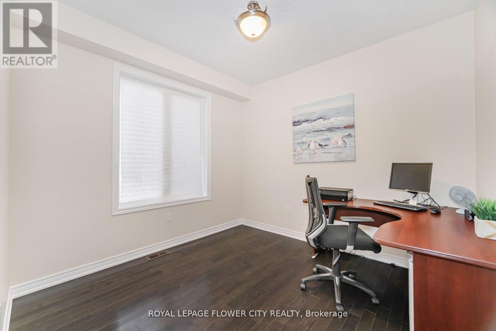 Photo 24 of 457 Dougall Avenue, Caledon ON