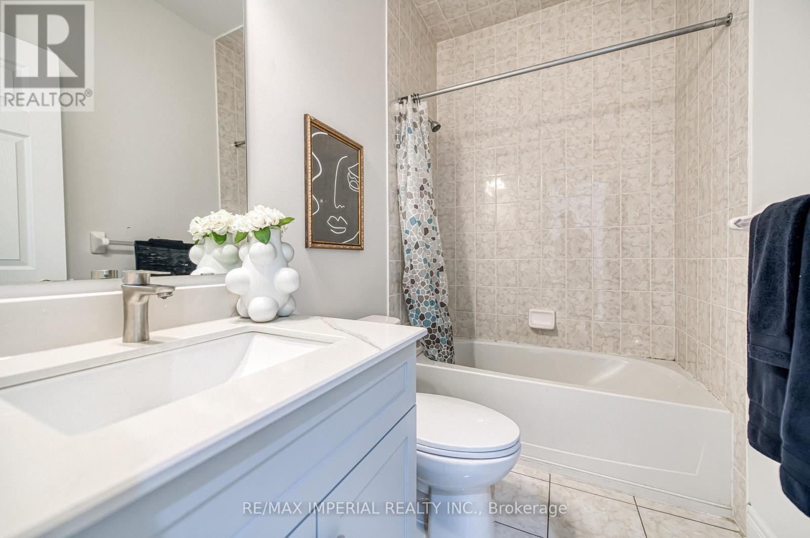 Photo 4 of 21 Mackenzies Stand Avenue, Markham ON