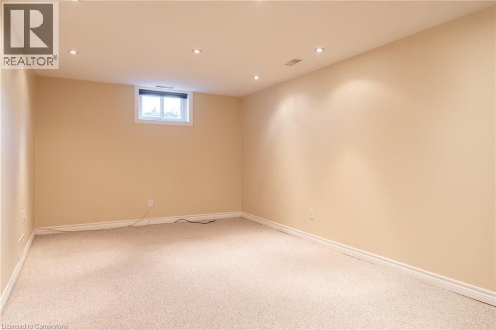 Photo 18 of 696 Peele Boulevard, Burlington ON