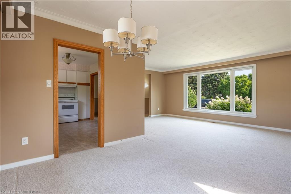 Photo 19 of 696 Peele Boulevard, Burlington ON