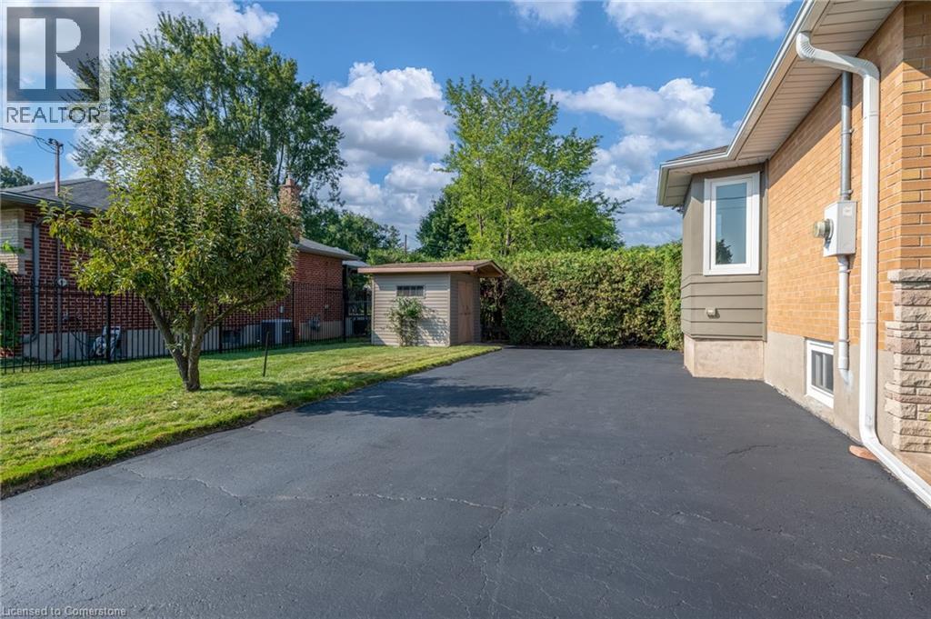 Photo 31 of 696 Peele Boulevard, Burlington ON