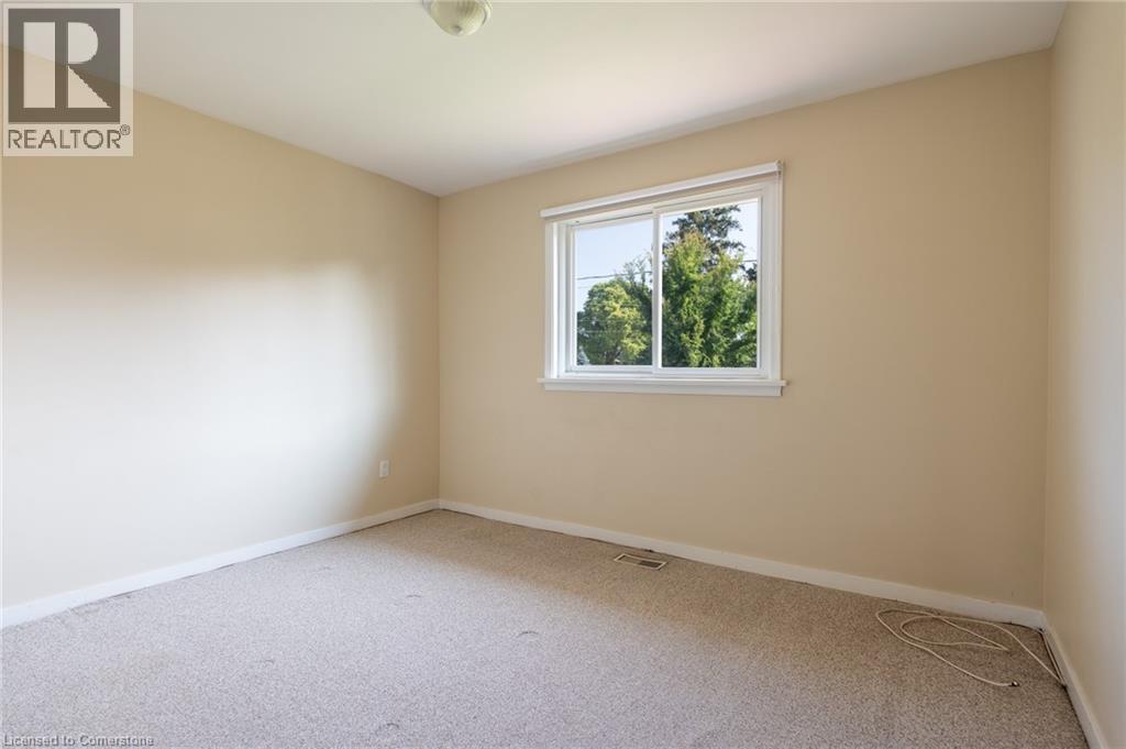 Photo 3 of 696 Peele Boulevard, Burlington ON