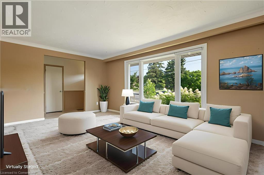 Photo 11 of 696 Peele Boulevard, Burlington ON