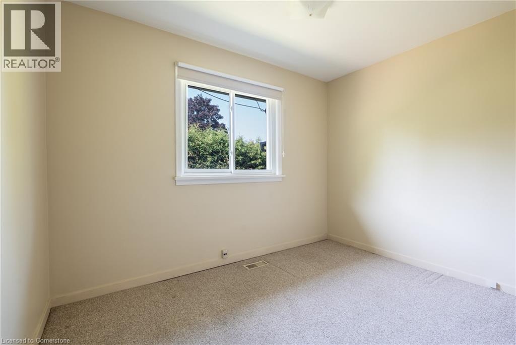 Photo 9 of 696 Peele Boulevard, Burlington ON