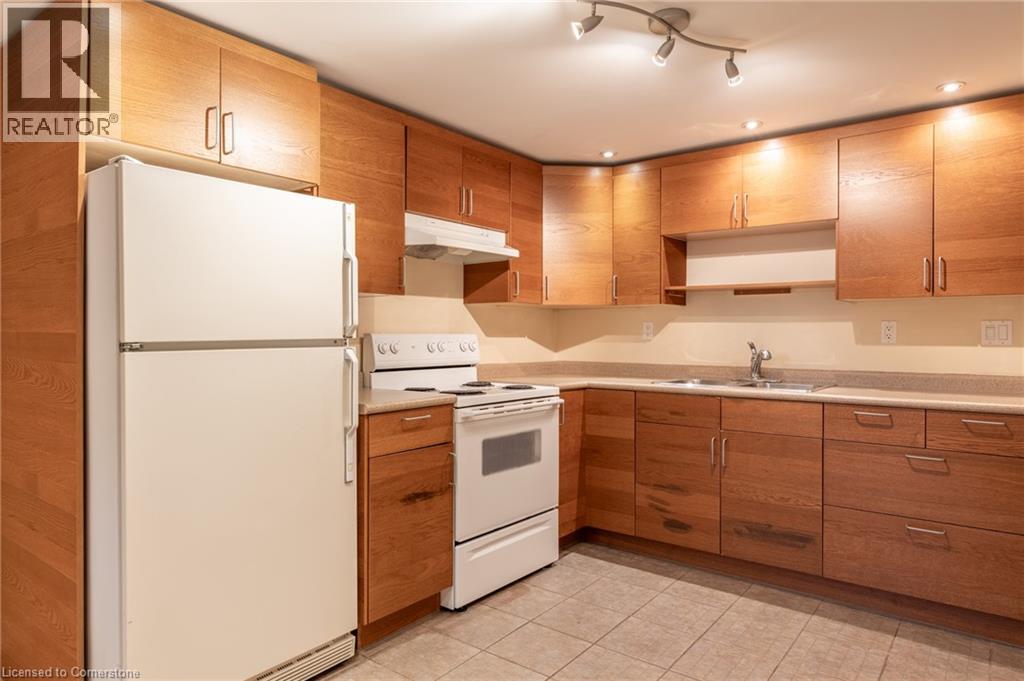 Photo 24 of 696 Peele Boulevard, Burlington ON