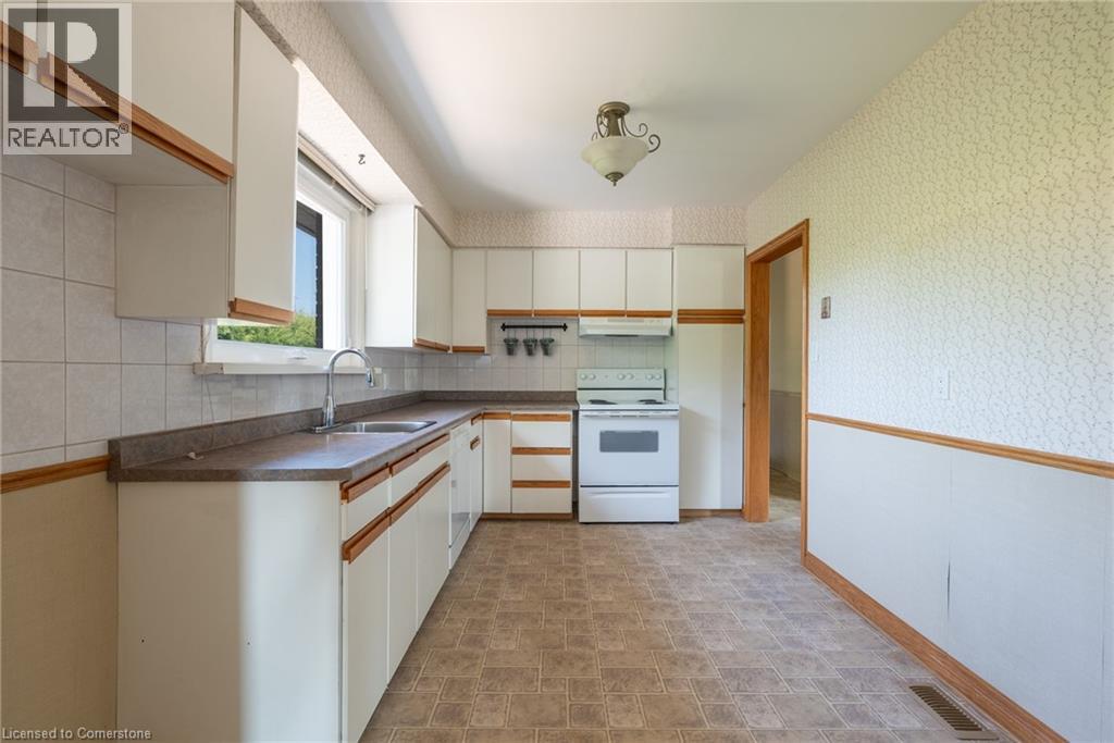 Photo 27 of 696 Peele Boulevard, Burlington ON