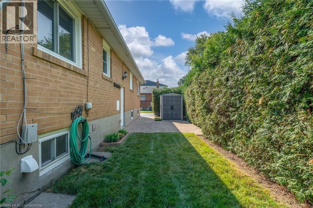Photo 17 of 696 Peele Boulevard, Burlington ON