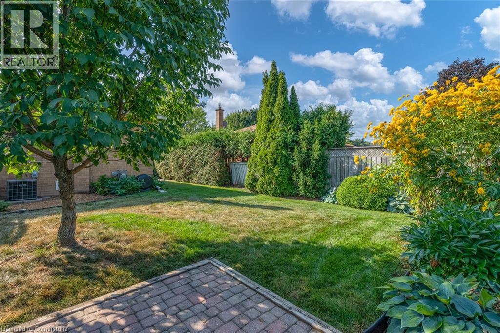 Photo 32 of 696 Peele Boulevard, Burlington ON