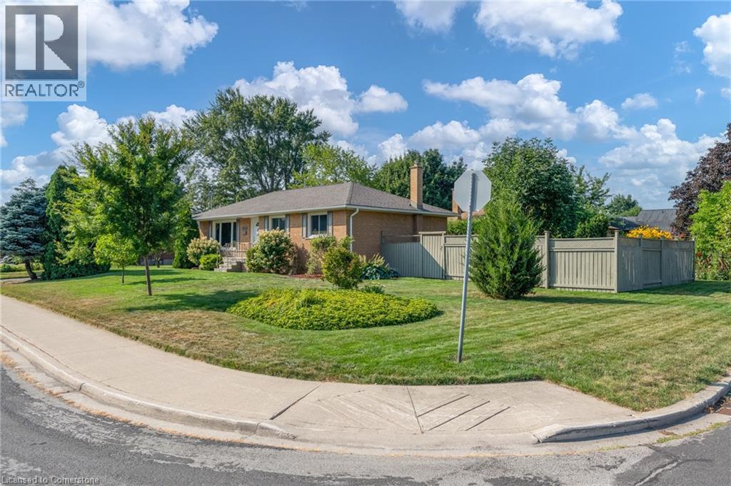 Photo 6 of 696 Peele Boulevard, Burlington ON
