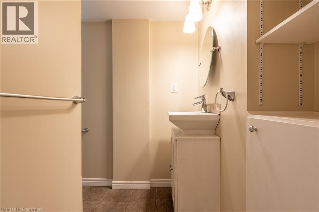 Photo 28 of 696 Peele Boulevard, Burlington ON