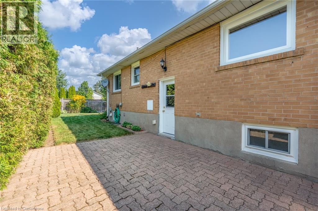 Photo 10 of 696 Peele Boulevard, Burlington ON