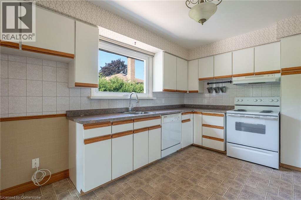 Photo 35 of 696 Peele Boulevard, Burlington ON
