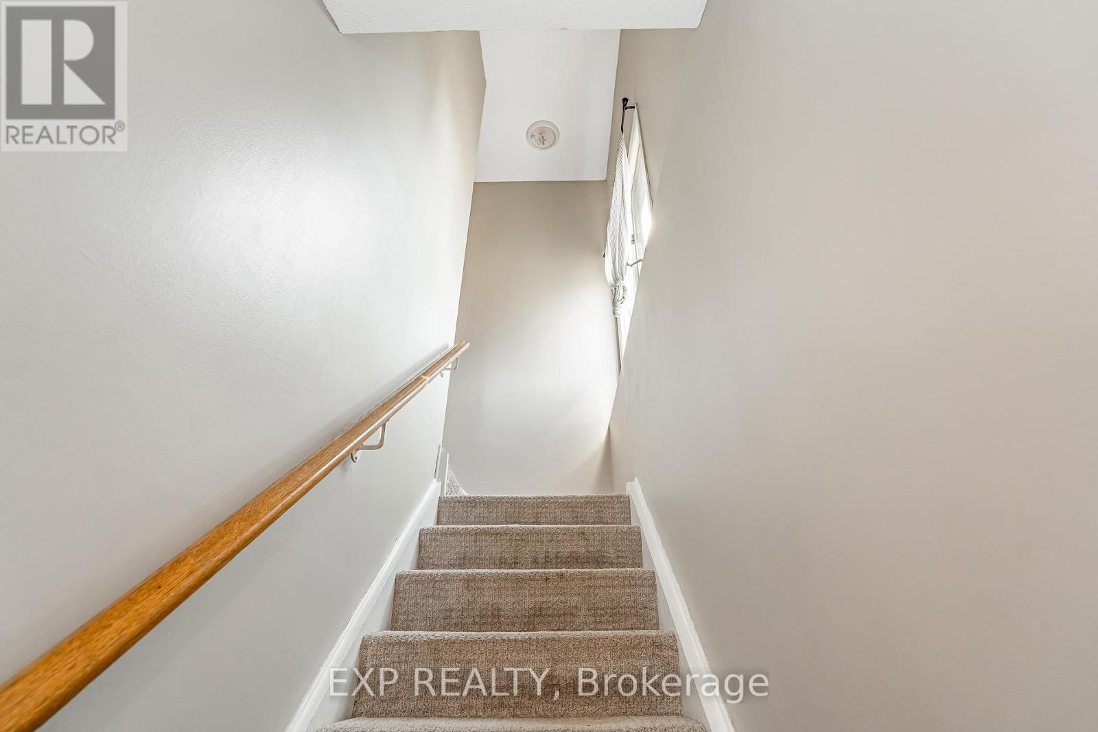 Photo 17 of 36 Bethune Way, Ottawa ON