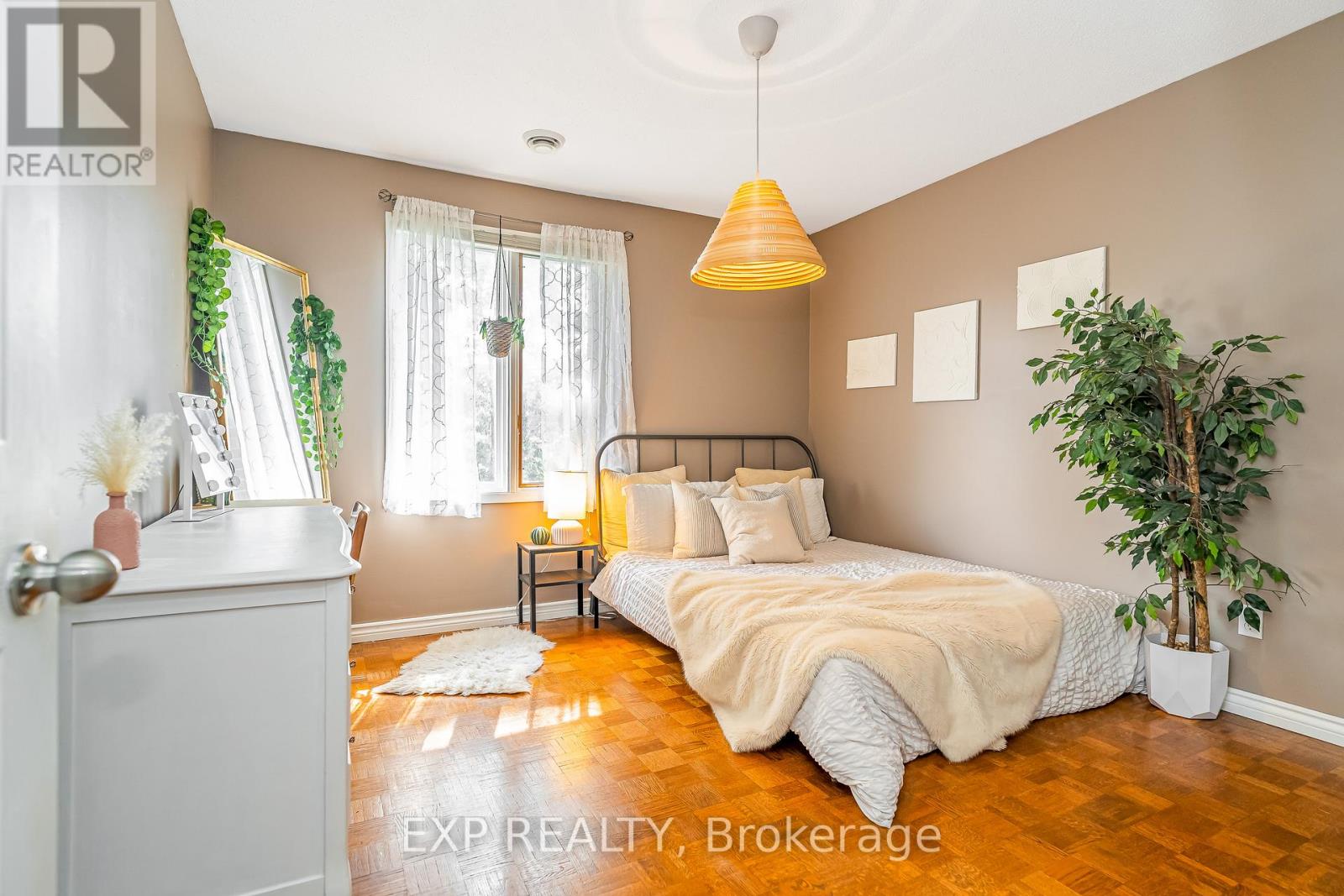 Photo 23 of 36 Bethune Way, Ottawa ON